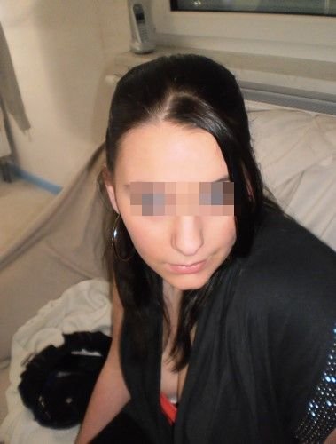 Brunette cocufieuse ch son toyboy pour plan cul sur Paris