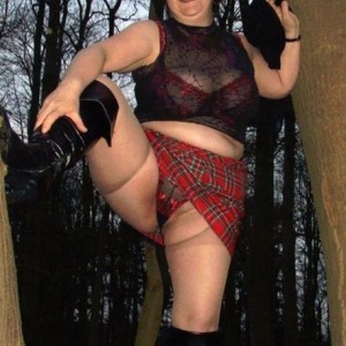 Nympho mariée cherche une grosse bite sur Brest