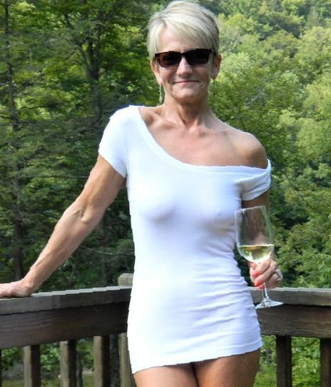 L&rsquo;Appétit d&rsquo;une Cougar : Plaisirs Interdits et Secrets Bien Gardés en Corse 🐆